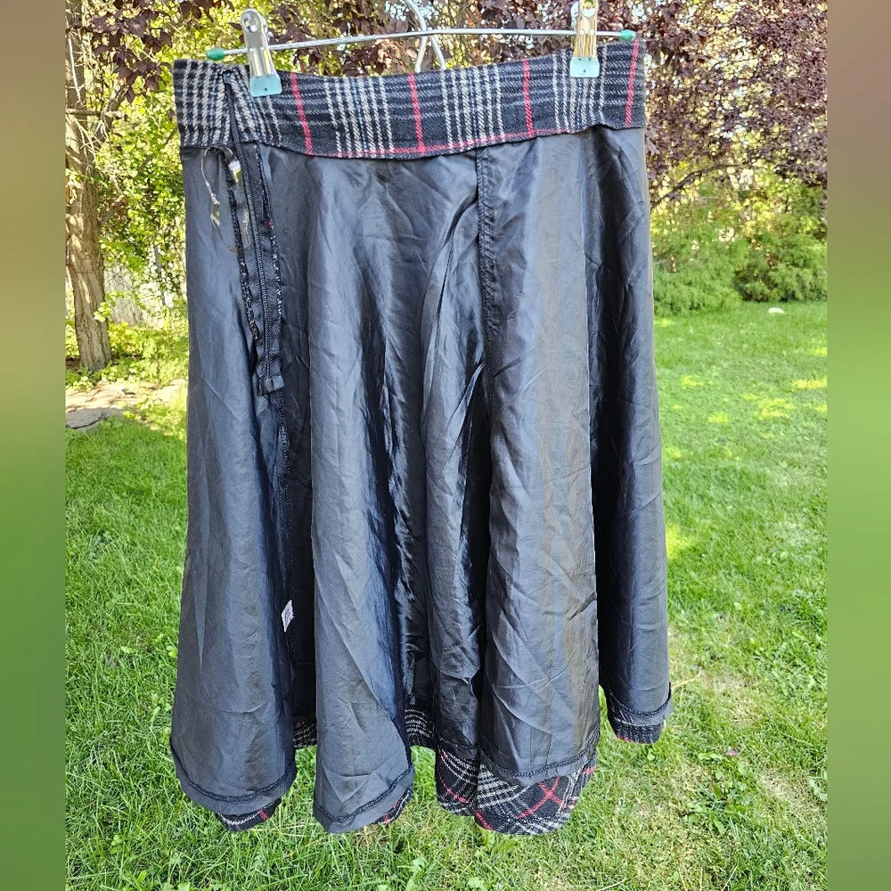 Vintage Plaid Midi Skirt - Picture 10 of 10